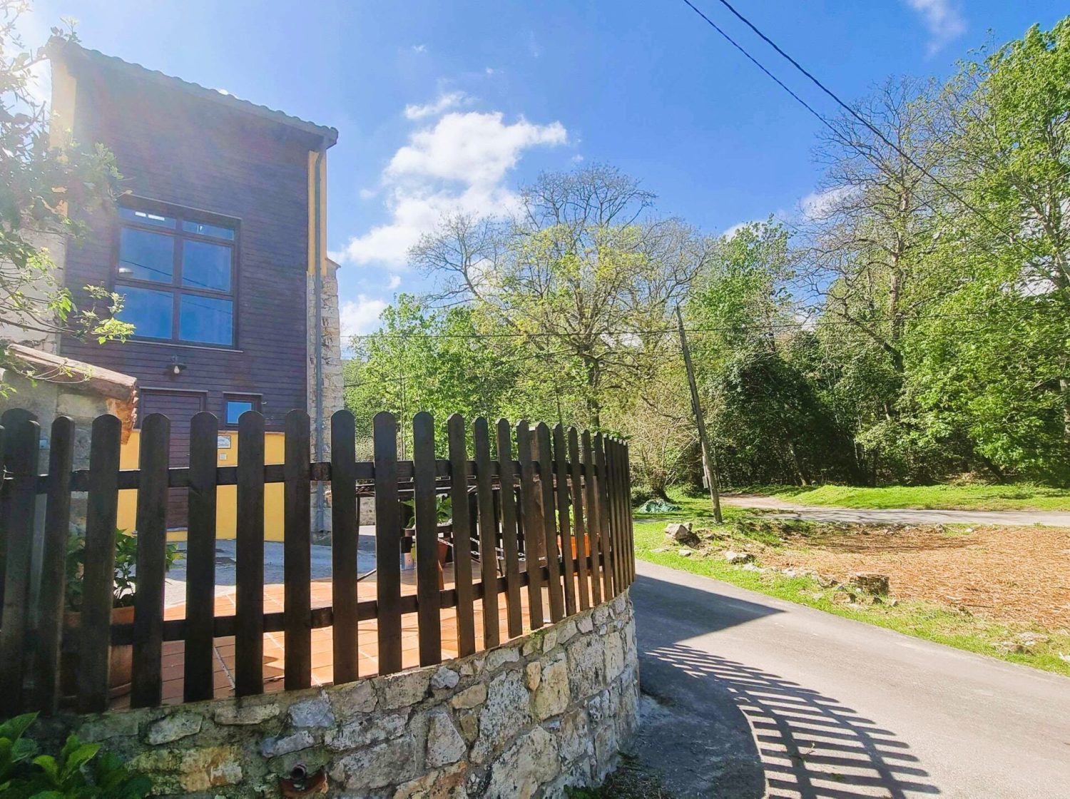 acceso-vivienda-vacacional-los-gemelos-san-roque-del-acebal-llanes