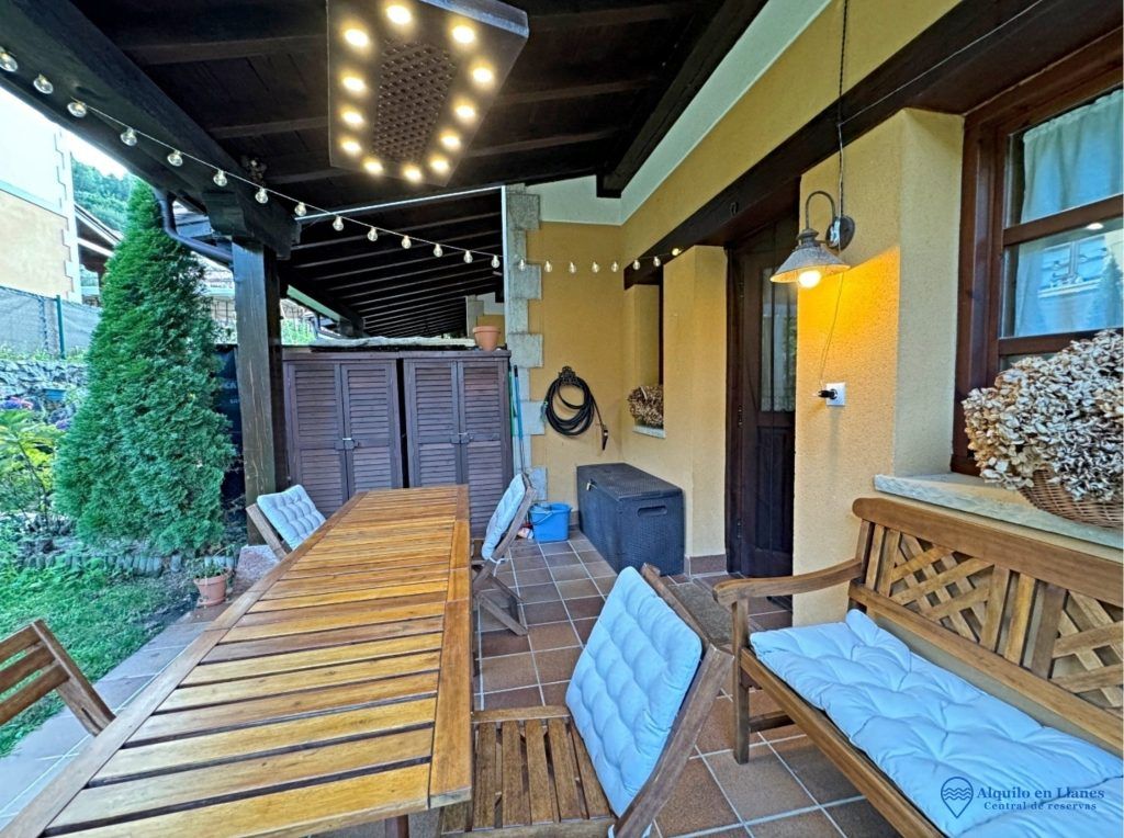mobiliario-terraza-casa-la-huertona-pechon